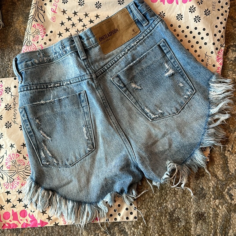 One teaspoon outlaw short